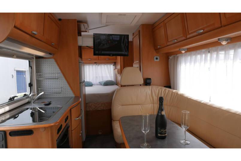 Hymer B 654 AUTOMAAT, Frans bed, bovenkastjes, airco 38