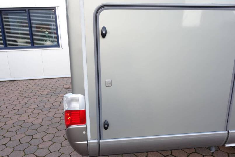 Hymer B 704 PL 3.0 177 pk PremiumLine, Serra Grijs, 2 aparte bedden 12