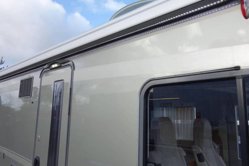Hymer B 704 PL 3.0 177 pk PremiumLine, Serra Grijs, 2 aparte bedden 13
