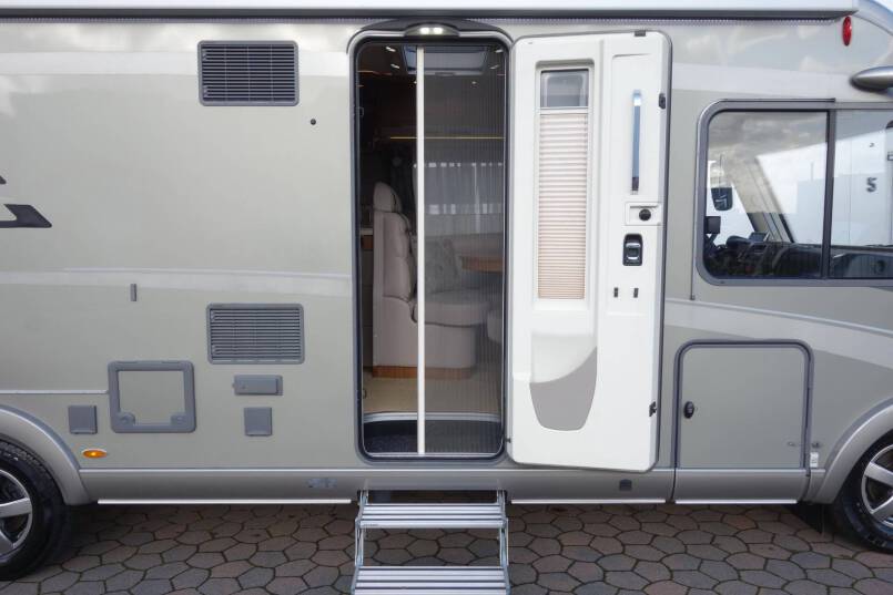 Hymer B 704 PL 3.0 177 pk PremiumLine, Serra Grijs, 2 aparte bedden 14