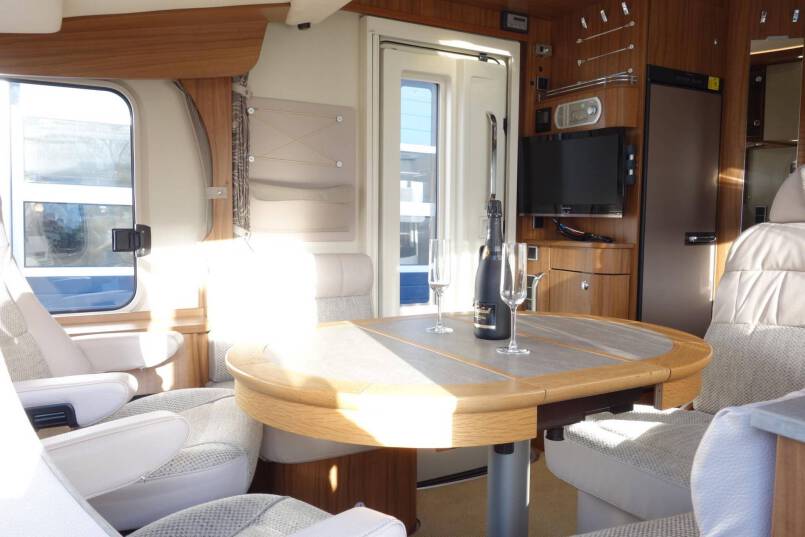 Hymer B 704 PL 3.0 177 pk PremiumLine, Serra Grijs, 2 aparte bedden 25