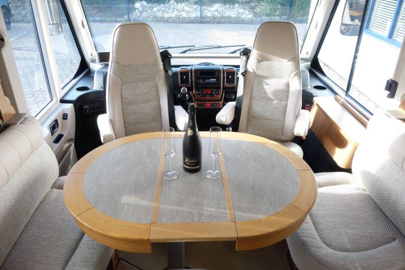 Hymer B 704 PL 3.0 177 pk PremiumLine, Serra Grijs, 2 aparte bedden 26