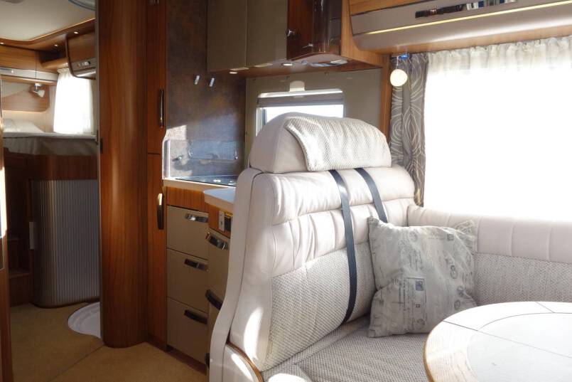 Hymer B 704 PL 3.0 177 pk PremiumLine, Serra Grijs, 2 aparte bedden 27