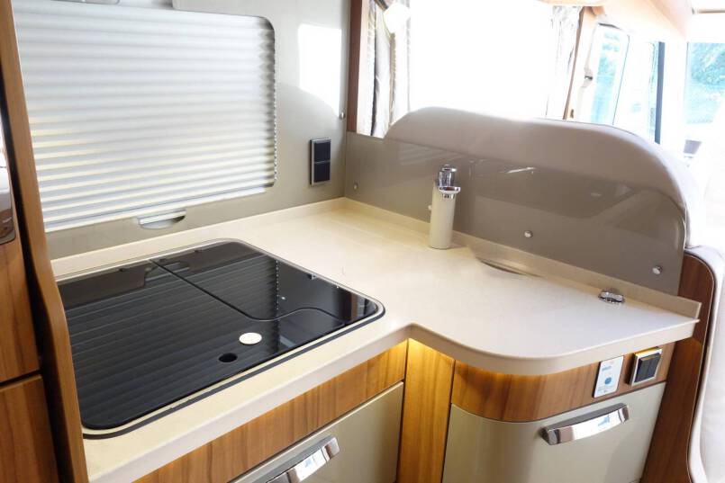 Hymer B 704 PL 3.0 177 pk PremiumLine, Serra Grijs, 2 aparte bedden 29