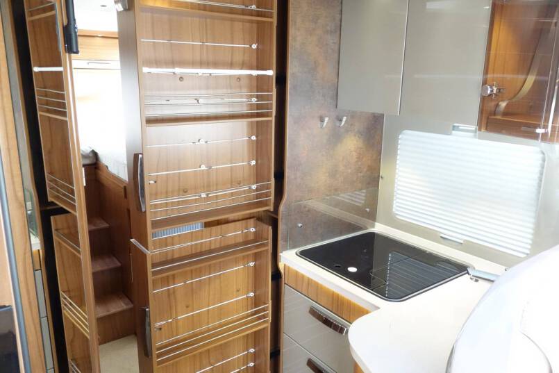 Hymer B 704 PL 3.0 177 pk PremiumLine, Serra Grijs, 2 aparte bedden 30