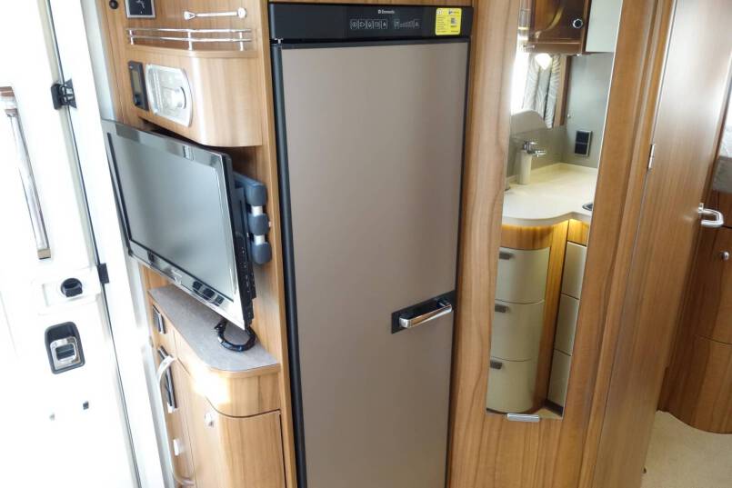 Hymer B 704 PL 3.0 177 pk PremiumLine, Serra Grijs, 2 aparte bedden 33