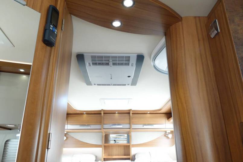 Hymer B 704 PL 3.0 177 pk PremiumLine, Serra Grijs, 2 aparte bedden 34