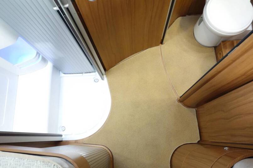 Hymer B 704 PL 3.0 177 pk PremiumLine, Serra Grijs, 2 aparte bedden 37