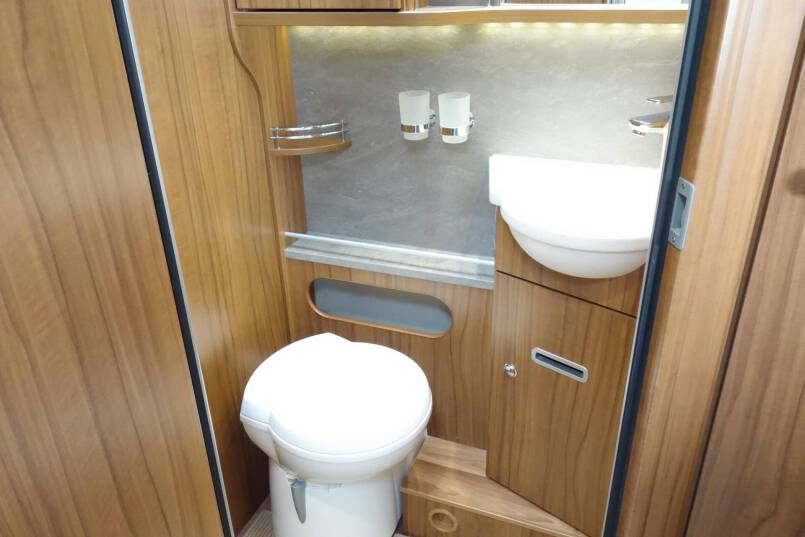 Hymer B 704 PL 3.0 177 pk PremiumLine, Serra Grijs, 2 aparte bedden 39