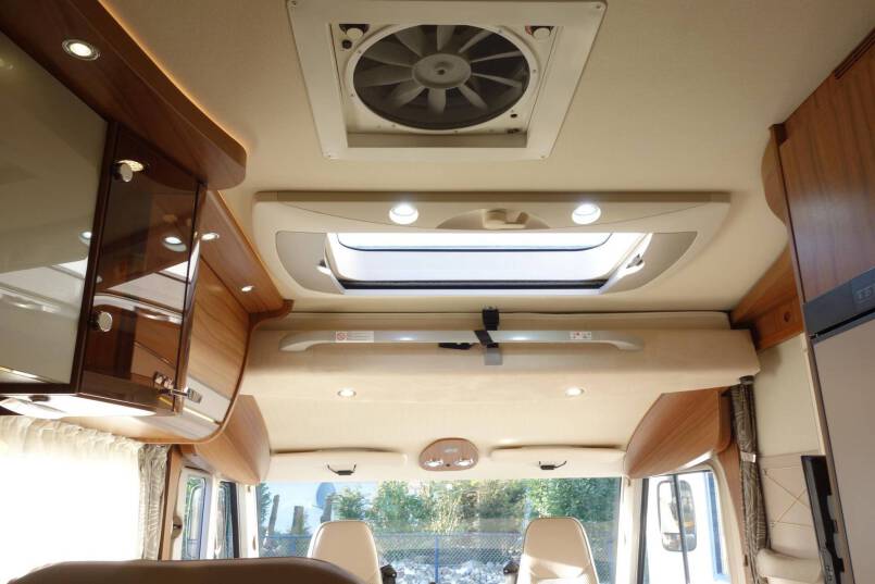 Hymer B 704 PL 3.0 177 pk PremiumLine, Serra Grijs, 2 aparte bedden 41