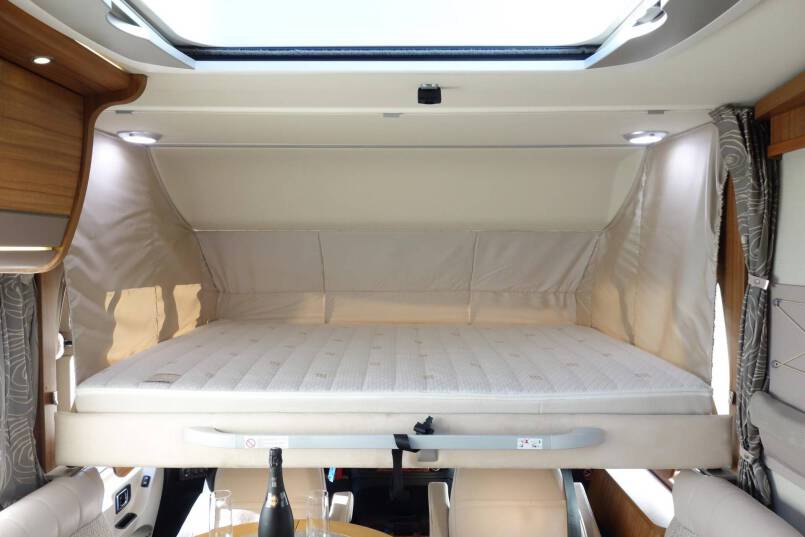 Hymer B 704 PL 3.0 177 pk PremiumLine, Serra Grijs, 2 aparte bedden 42