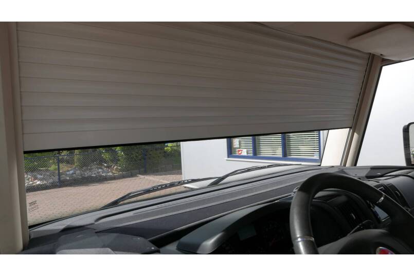 Hymer Exsis I 588 AUTOMAAT, 150 pk, Serra Grijs, compact met 2 aparte bedden 13