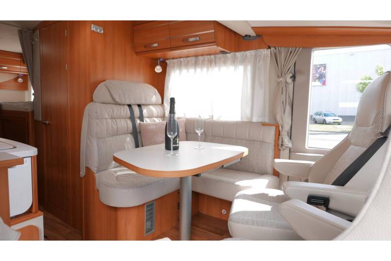 Hymer Exsis I 588 AUTOMAAT, 150 pk, Serra Grijs, compact met 2 aparte bedden 16