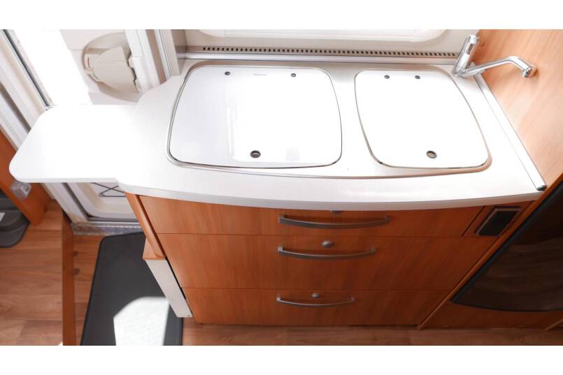 Hymer Exsis I 588 AUTOMAAT, 150 pk, Serra Grijs, compact met 2 aparte bedden 20