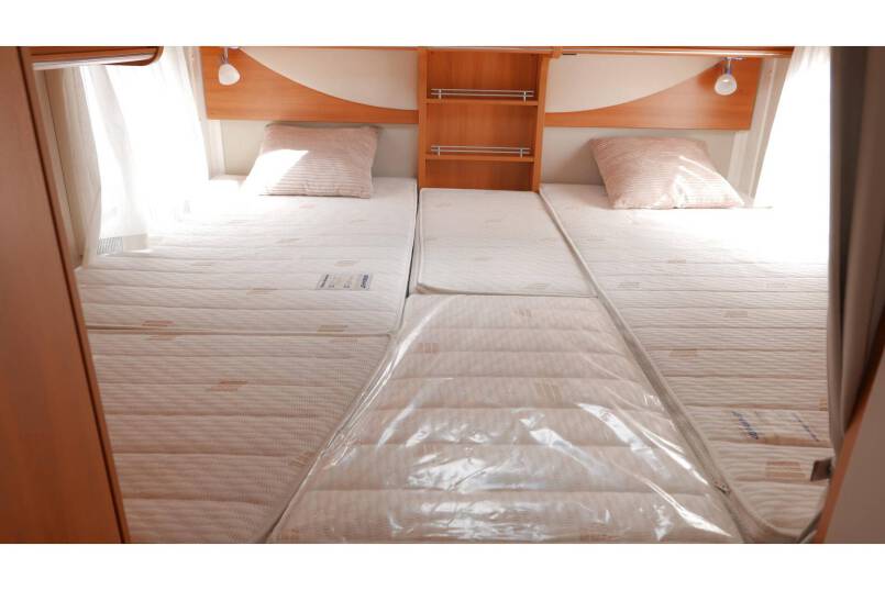 Hymer Exsis I 588 AUTOMAAT, 150 pk, Serra Grijs, compact met 2 aparte bedden 24