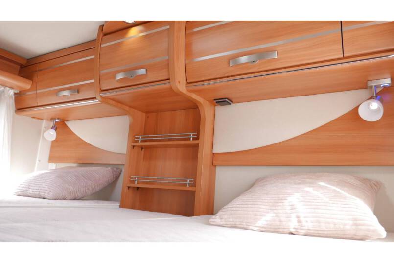 Hymer Exsis I 588 AUTOMAAT, 150 pk, Serra Grijs, compact met 2 aparte bedden 25