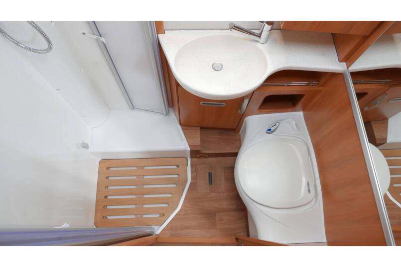 Hymer Exsis I 588 AUTOMAAT, 150 pk, Serra Grijs, compact met 2 aparte bedden 29