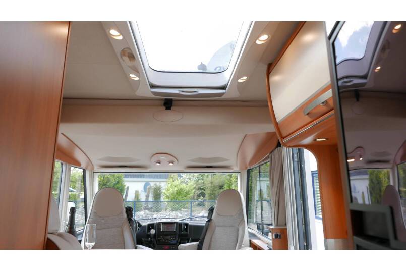 Hymer Exsis I 588 AUTOMAAT, 150 pk, Serra Grijs, compact met 2 aparte bedden 31