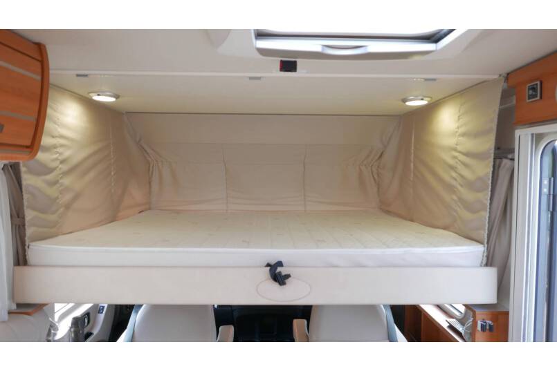 Hymer Exsis I 588 AUTOMAAT, 150 pk, Serra Grijs, compact met 2 aparte bedden 32