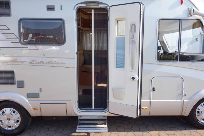 Hymer B 674 SL Star Edition 3.0 jet 177 PK AUTOMAAT, Champagne, 2 aparte bedden, 12