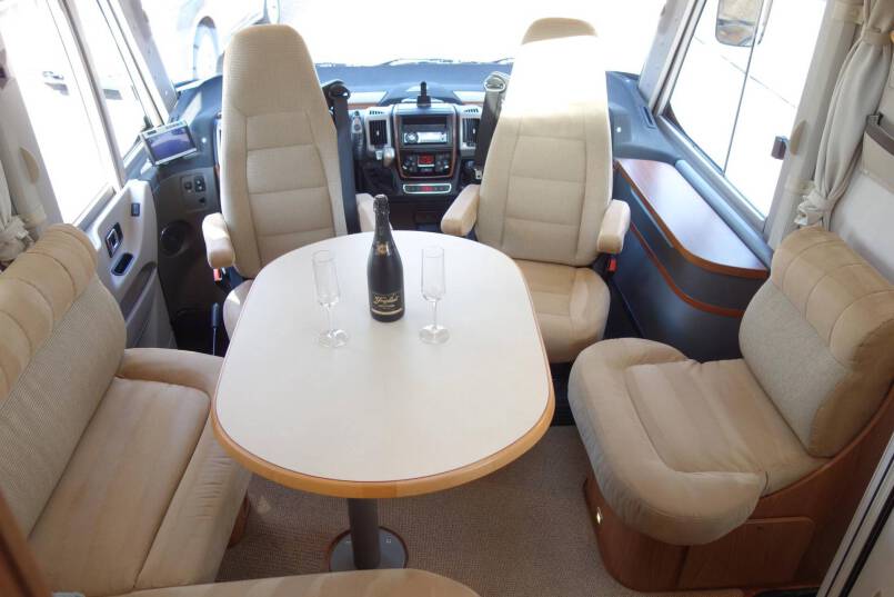 Hymer B 674 SL Star Edition 3.0 jet 177 PK AUTOMAAT, Champagne, 2 aparte bedden, 27