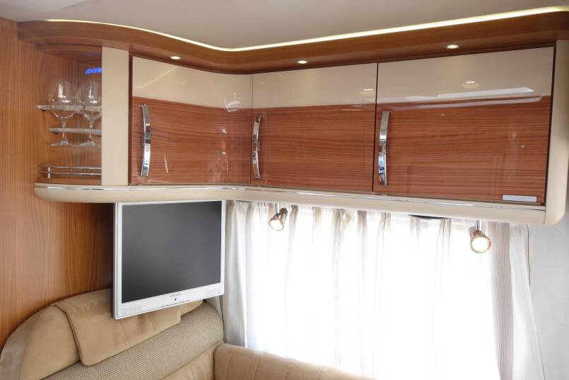 Hymer B 674 SL Star Edition 3.0 jet 177 PK AUTOMAAT, Champagne, 2 aparte bedden, 30