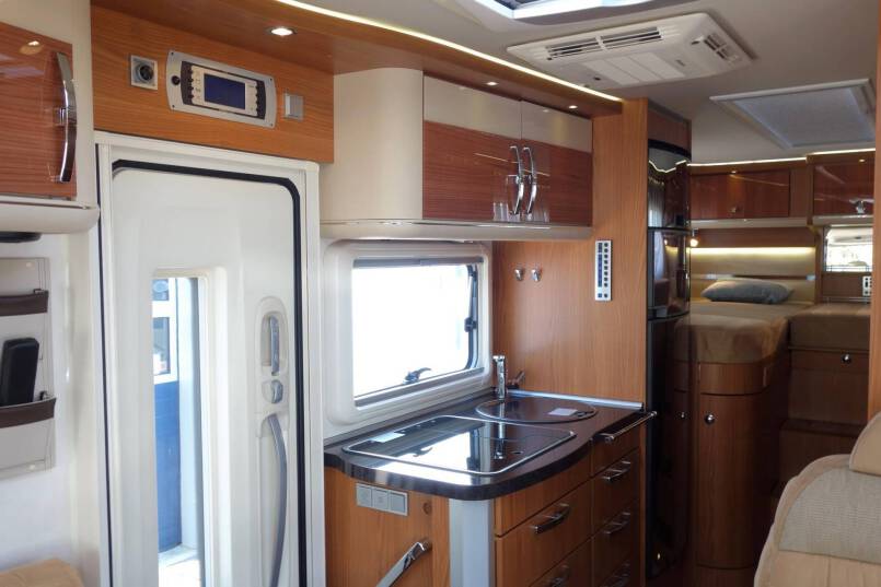 Hymer B 674 SL Star Edition 3.0 jet 177 PK AUTOMAAT, Champagne, 2 aparte bedden, 31