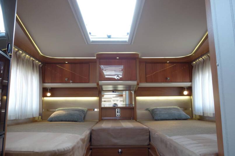 Hymer B 674 SL Star Edition 3.0 jet 177 PK AUTOMAAT, Champagne, 2 aparte bedden, 37