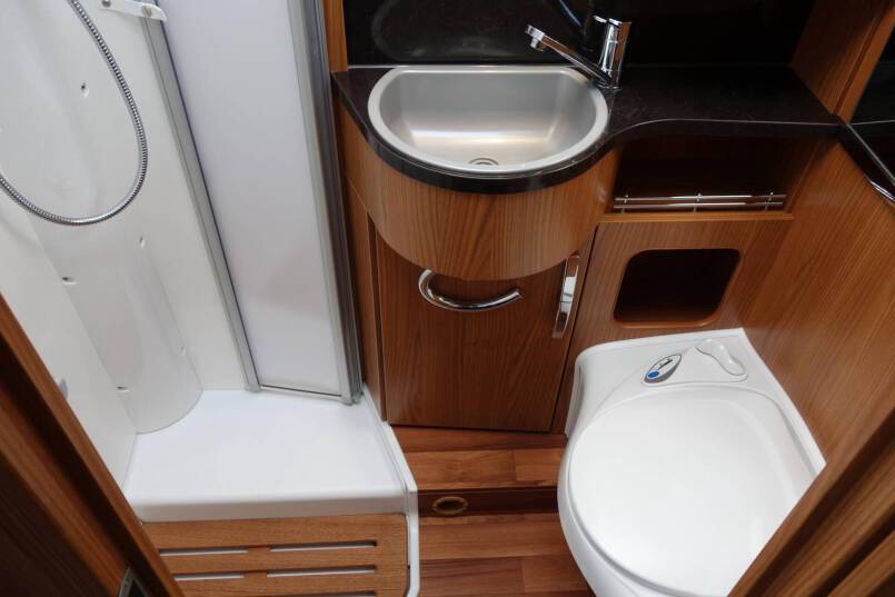 Hymer B 674 SL Star Edition 3.0 jet 177 PK AUTOMAAT, Champagne, 2 aparte bedden, 47