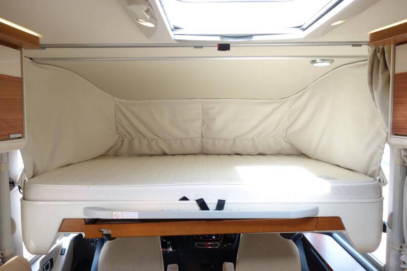 Hymer B 674 SL Star Edition 3.0 jet 177 PK AUTOMAAT, Champagne, 2 aparte bedden, 49