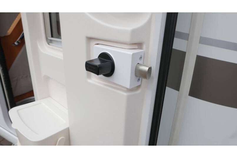 Hymer T 588 SL AUTOMAAT, 180 pk half integraal, enkele bedden 11