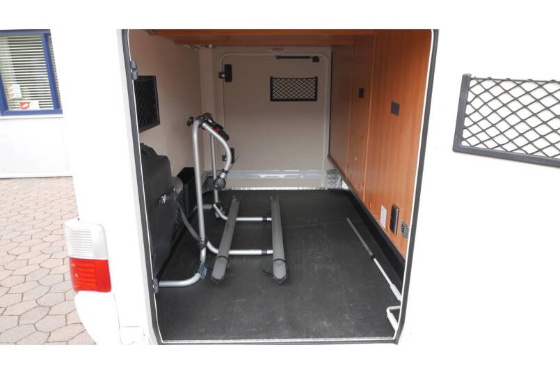 Hymer T 588 SL AUTOMAAT, 180 pk half integraal, enkele bedden 13