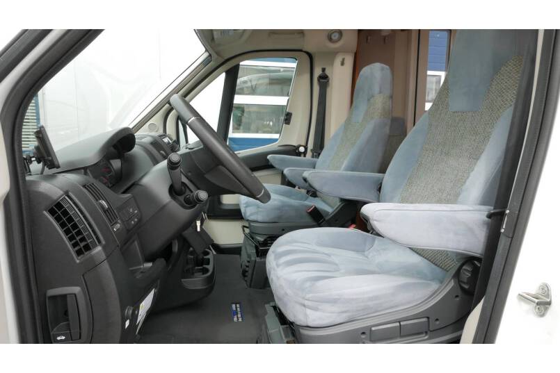 Hymer T 588 SL AUTOMAAT, 180 pk half integraal, enkele bedden 17