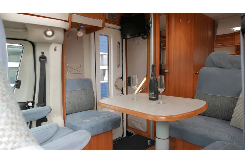 Hymer T 588 SL AUTOMAAT, 180 pk half integraal, enkele bedden 22