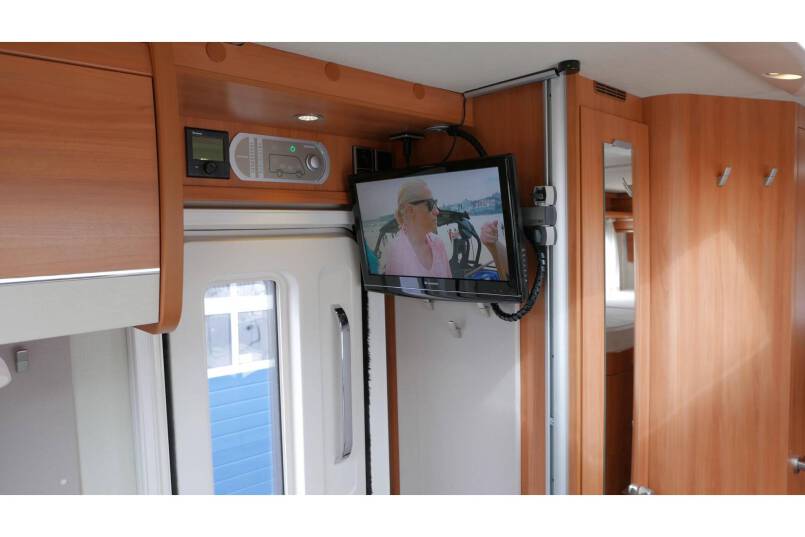 Hymer T 588 SL AUTOMAAT, 180 pk half integraal, enkele bedden 23