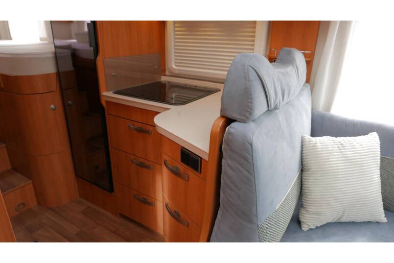 Hymer T 588 SL AUTOMAAT, 180 pk half integraal, enkele bedden 24