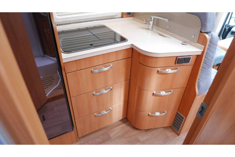 Hymer T 588 SL AUTOMAAT, 180 pk half integraal, enkele bedden 25