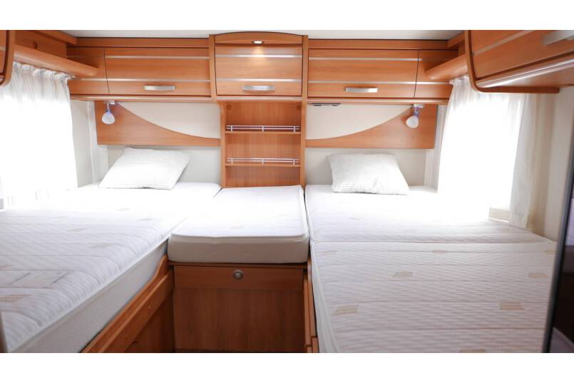 Hymer T 588 SL AUTOMAAT, 180 pk half integraal, enkele bedden 28