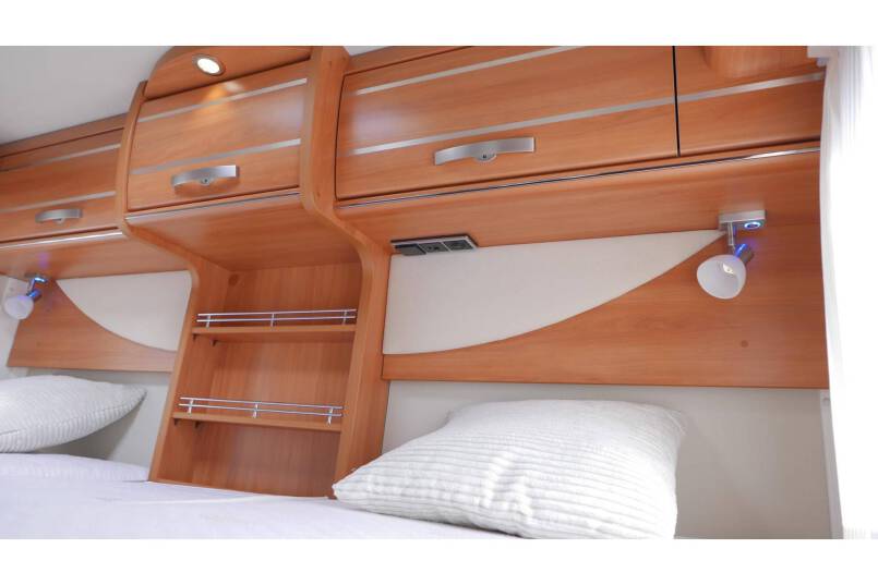 Hymer T 588 SL AUTOMAAT, 180 pk half integraal, enkele bedden 30