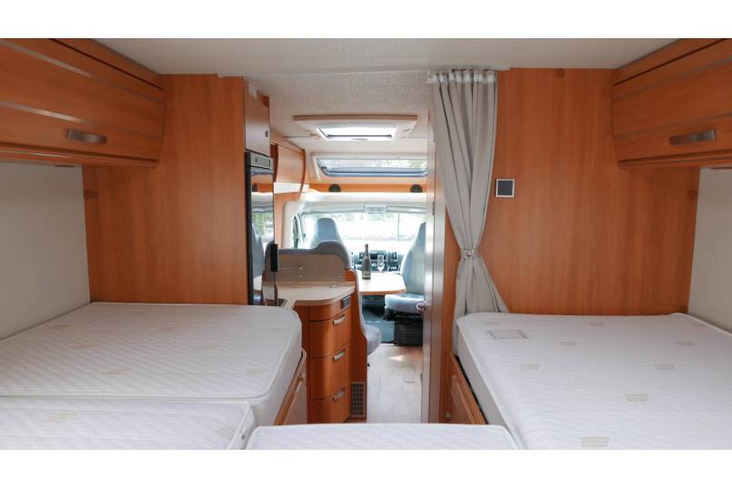 Hymer T 588 SL AUTOMAAT, 180 pk half integraal, enkele bedden 31
