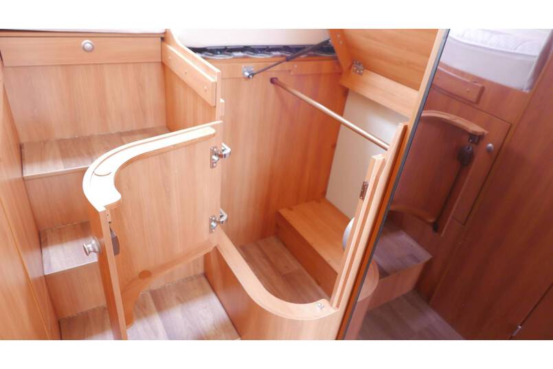 Hymer T 588 SL AUTOMAAT, 180 pk half integraal, enkele bedden 33