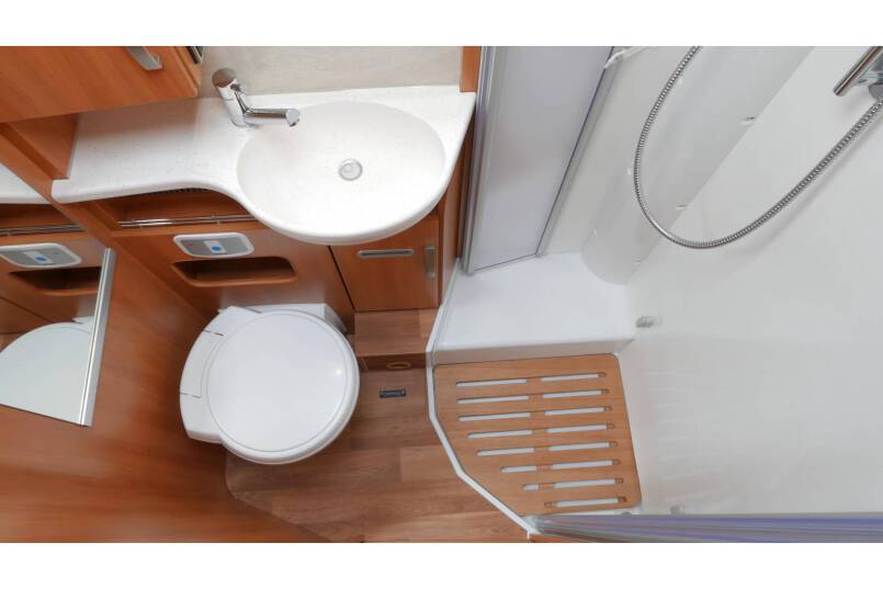 Hymer T 588 SL AUTOMAAT, 180 pk half integraal, enkele bedden 34