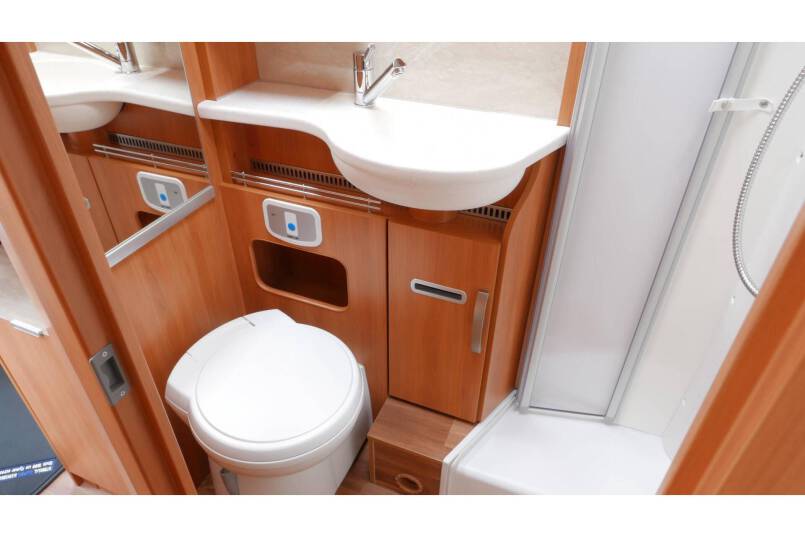 Hymer T 588 SL AUTOMAAT, 180 pk half integraal, enkele bedden 35