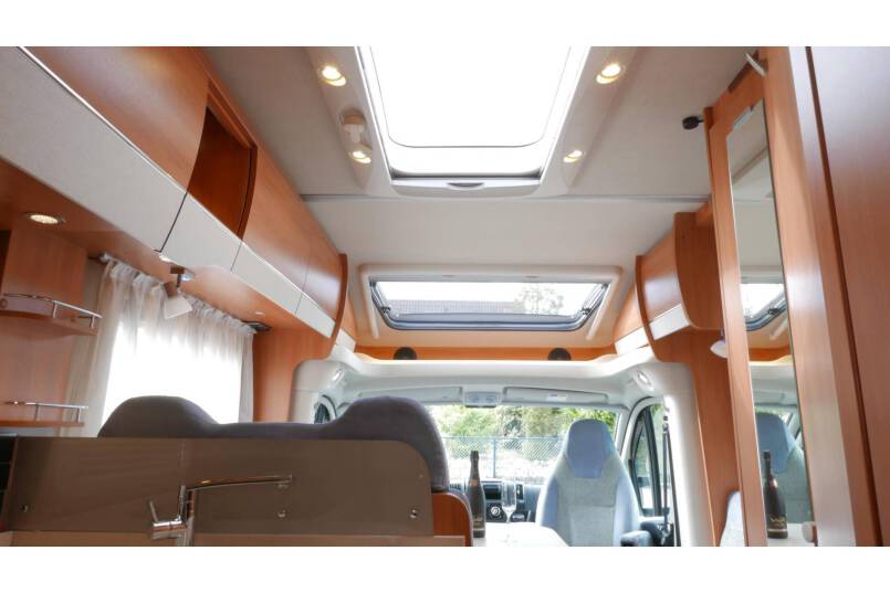 Hymer T 588 SL AUTOMAAT, 180 pk half integraal, enkele bedden 39
