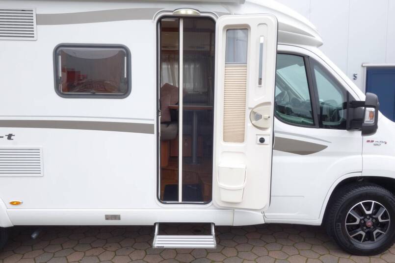 Hymer Exsis T 588 AUTOMAAT, 150 pk, compact met 2 aparte bedden 9