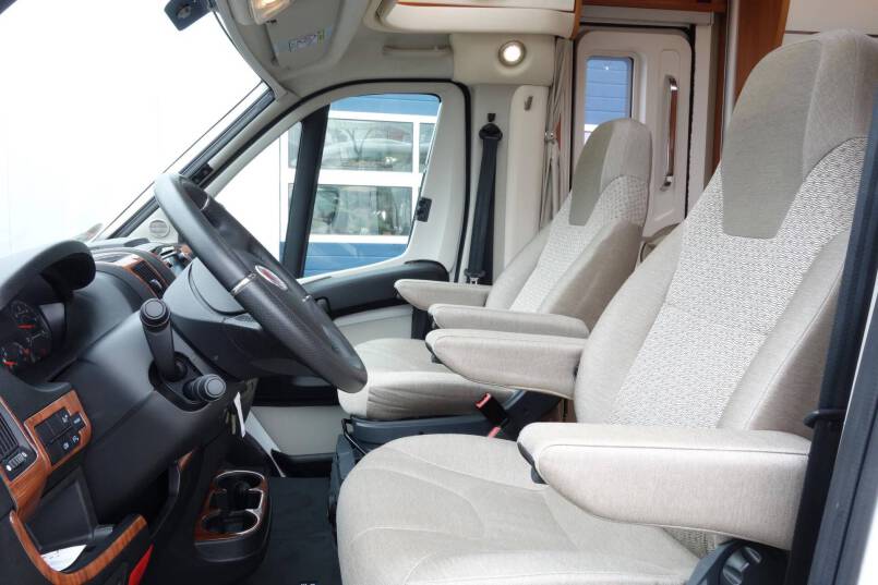 Hymer Exsis T 588 AUTOMAAT, 150 pk, compact met 2 aparte bedden 12