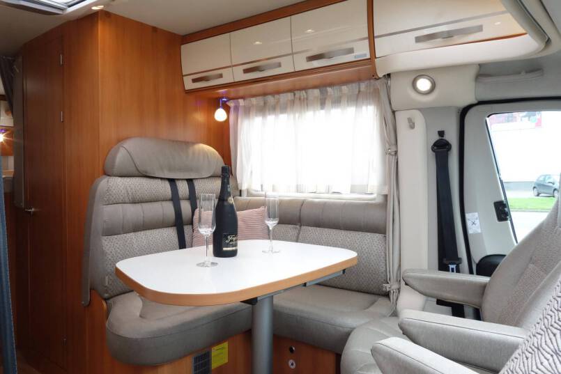 Hymer Exsis T 588 AUTOMAAT, 150 pk, compact met 2 aparte bedden 20