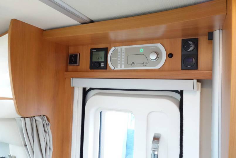 Hymer Exsis T 588 AUTOMAAT, 150 pk, compact met 2 aparte bedden 23