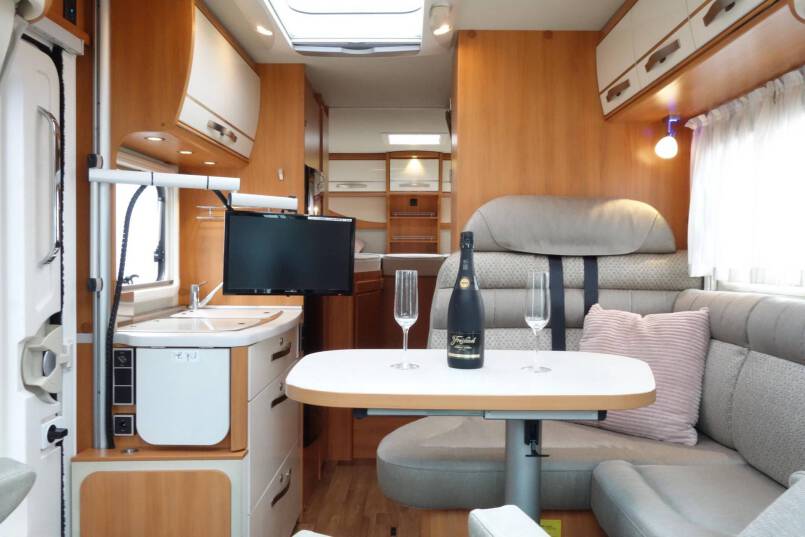 Hymer Exsis T 588 AUTOMAAT, 150 pk, compact met 2 aparte bedden 24