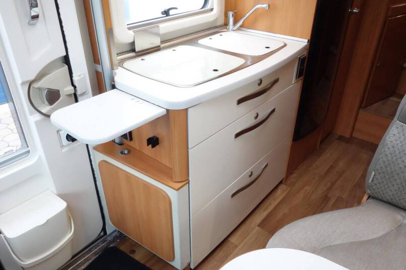 Hymer Exsis T 588 AUTOMAAT, 150 pk, compact met 2 aparte bedden 26